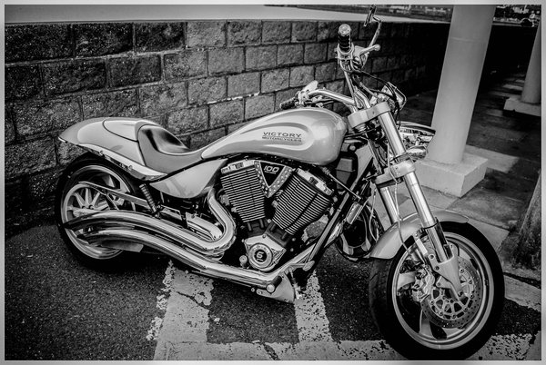 Comment entretenir les chromes sur une moto classique?